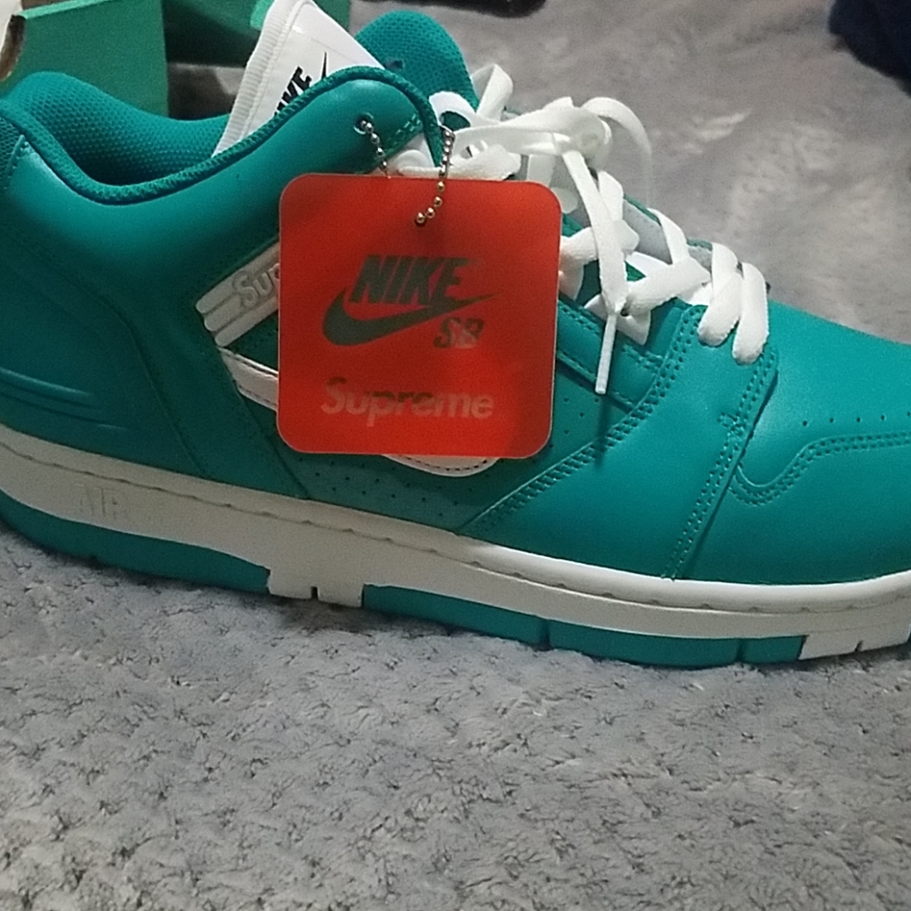 NIKE X SUPREME SB AIR FORCE 2    NEW @ RARE